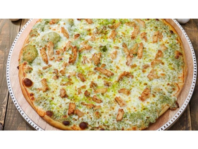Chicken Pesto (Medium - 12” - 6 Slices).