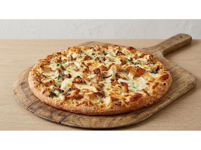 Garlic Chicken Alfredo (Large - 14" - 8 Slices).