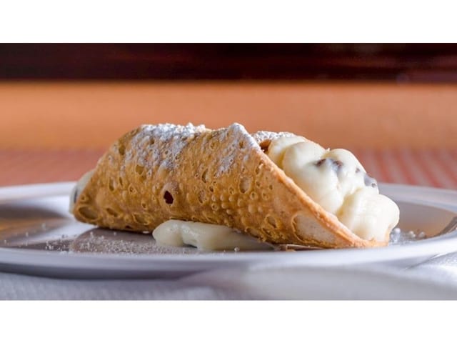 Cannoli.