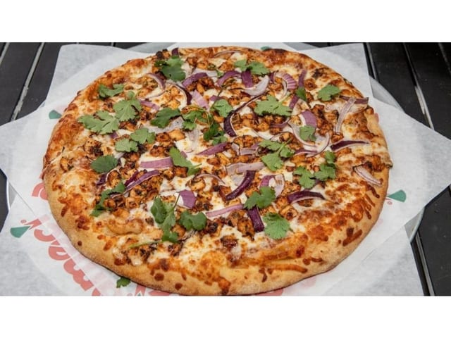 BBQ Chicken (Medium - 12” - 6 Slices).