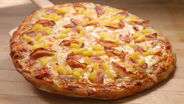 Hawaiian (Medium - 12” - 6 Slices).