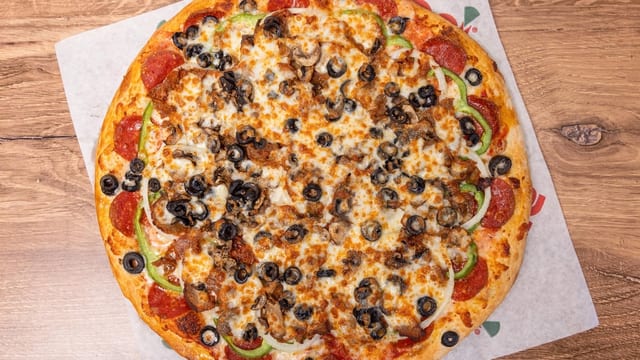 Deluxe (Jumbo - 16” - 12 Slices).