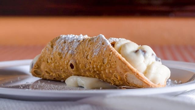 Cannoli.