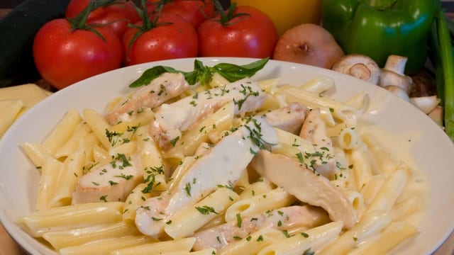 Chicken Alfredo.