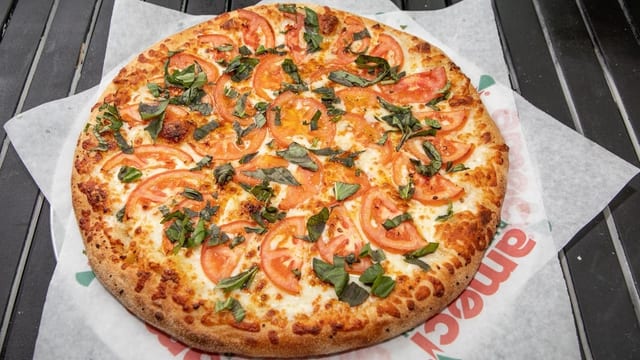 Margherita (Il Gigante - 20" - 16 Slices).