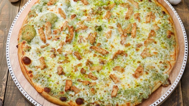 Chicken Pesto (Jumbo - 16” - 12 Slices).